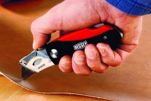 Cuțit utilitar pliabil BESSEY DBKPH-EU cu mâner din ABS